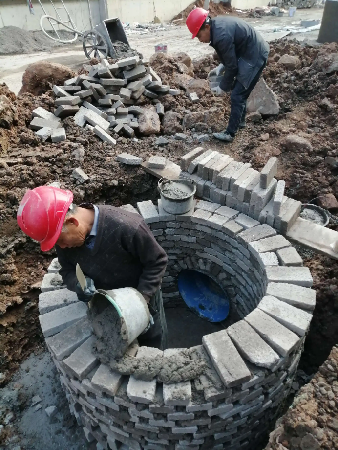 某工地檢查井作業(yè)中